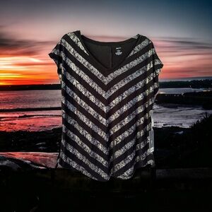 Jennifer Lopez Black & Silver Chevron T-shirt. Great for New Year’s party. NWT